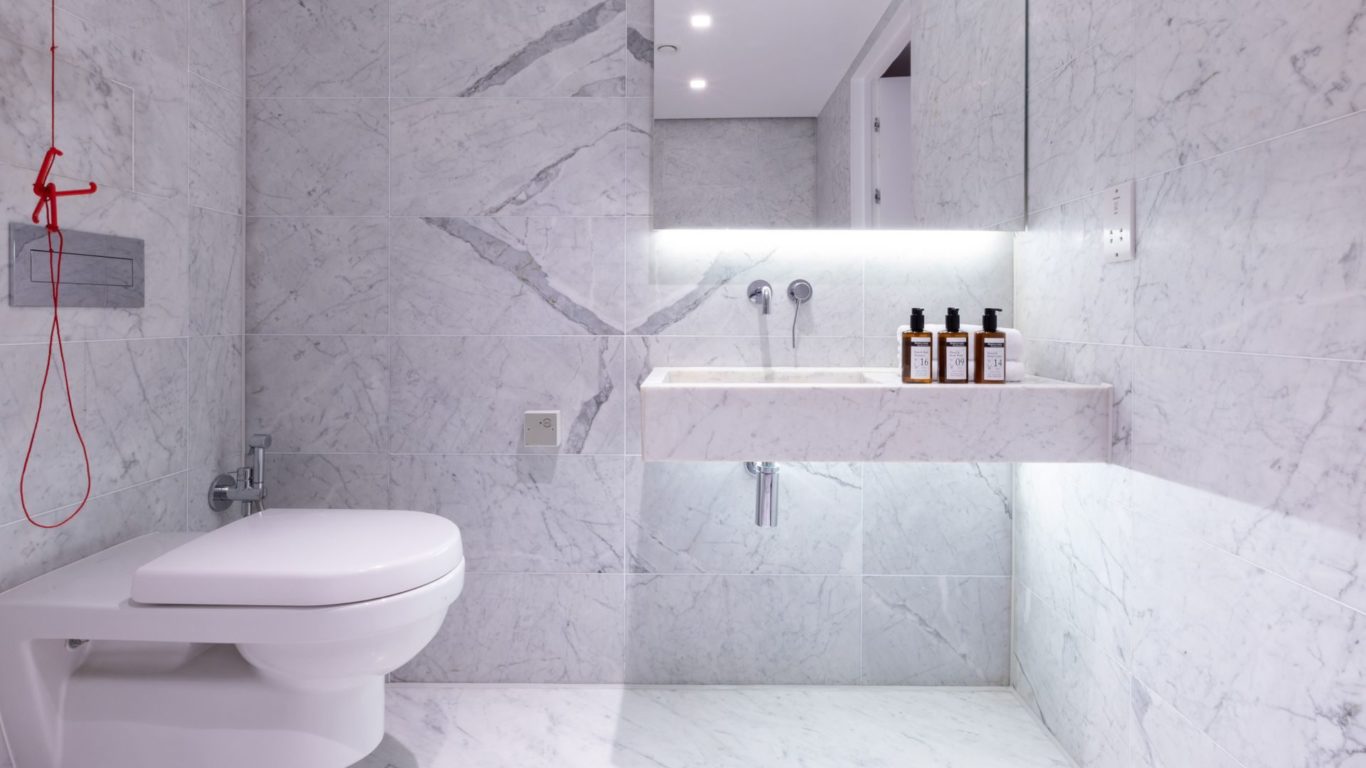 La Suite West – Accessible Bathroom-062