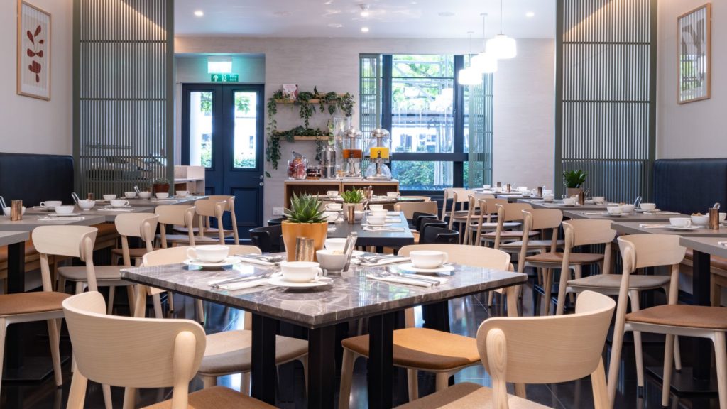 La Suite West -Terrace Restaurant-042