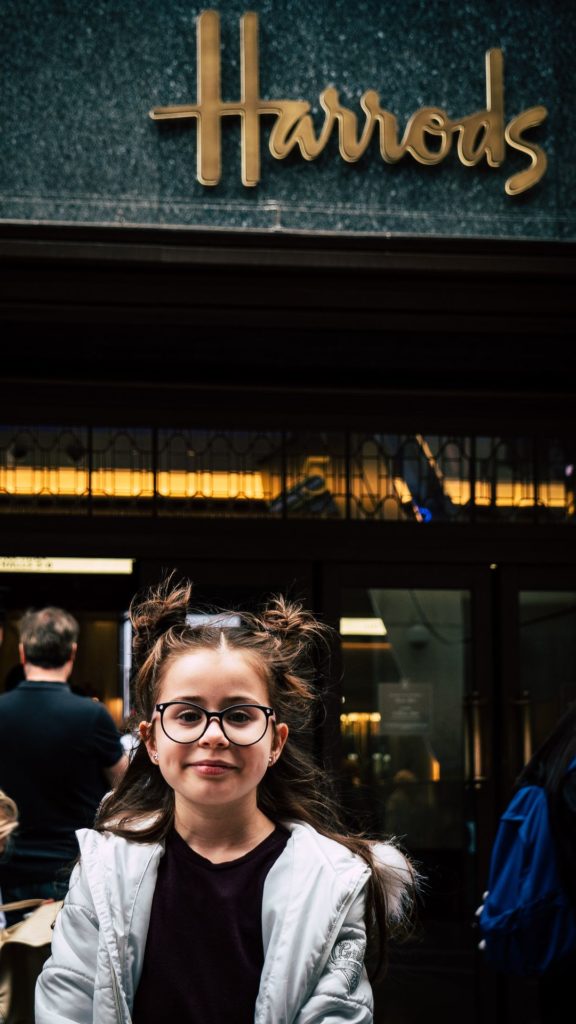 harrods pexels-adrian-dorobantu-2127742