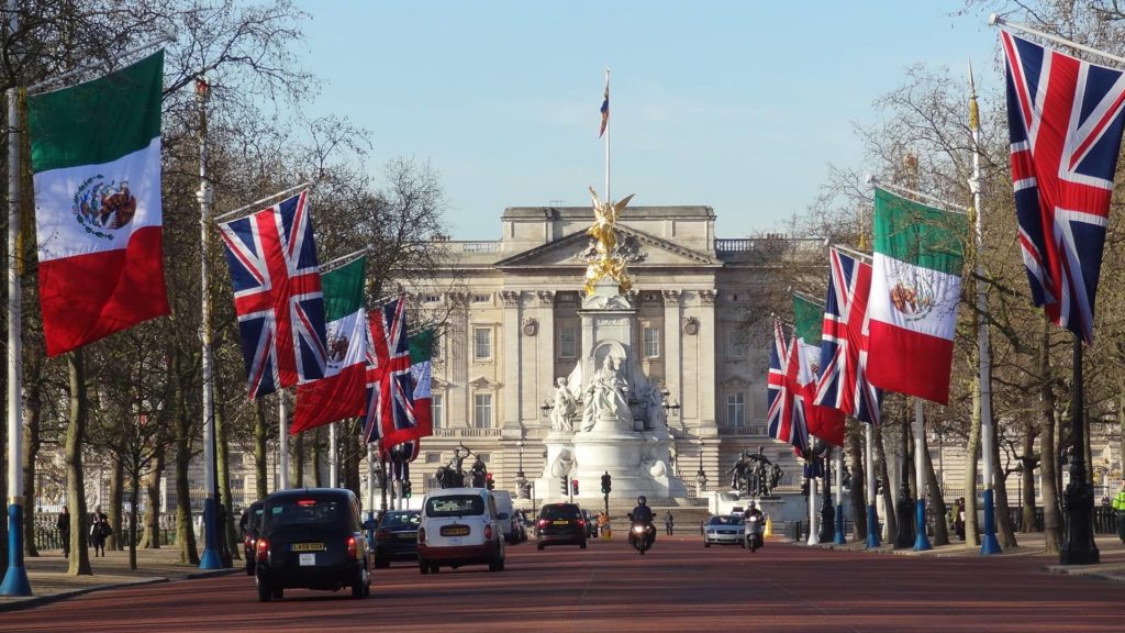 la-west-buckingham-palace-london-1211303
