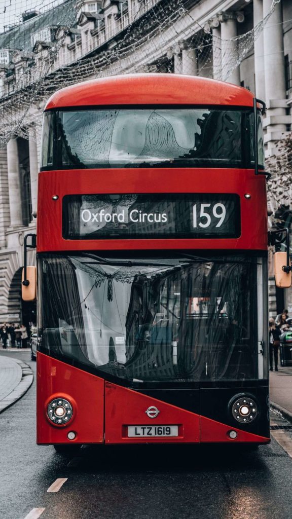 oxford street pexels-ben-kirby-10977434