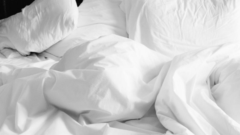 white-bed-comforter-212269